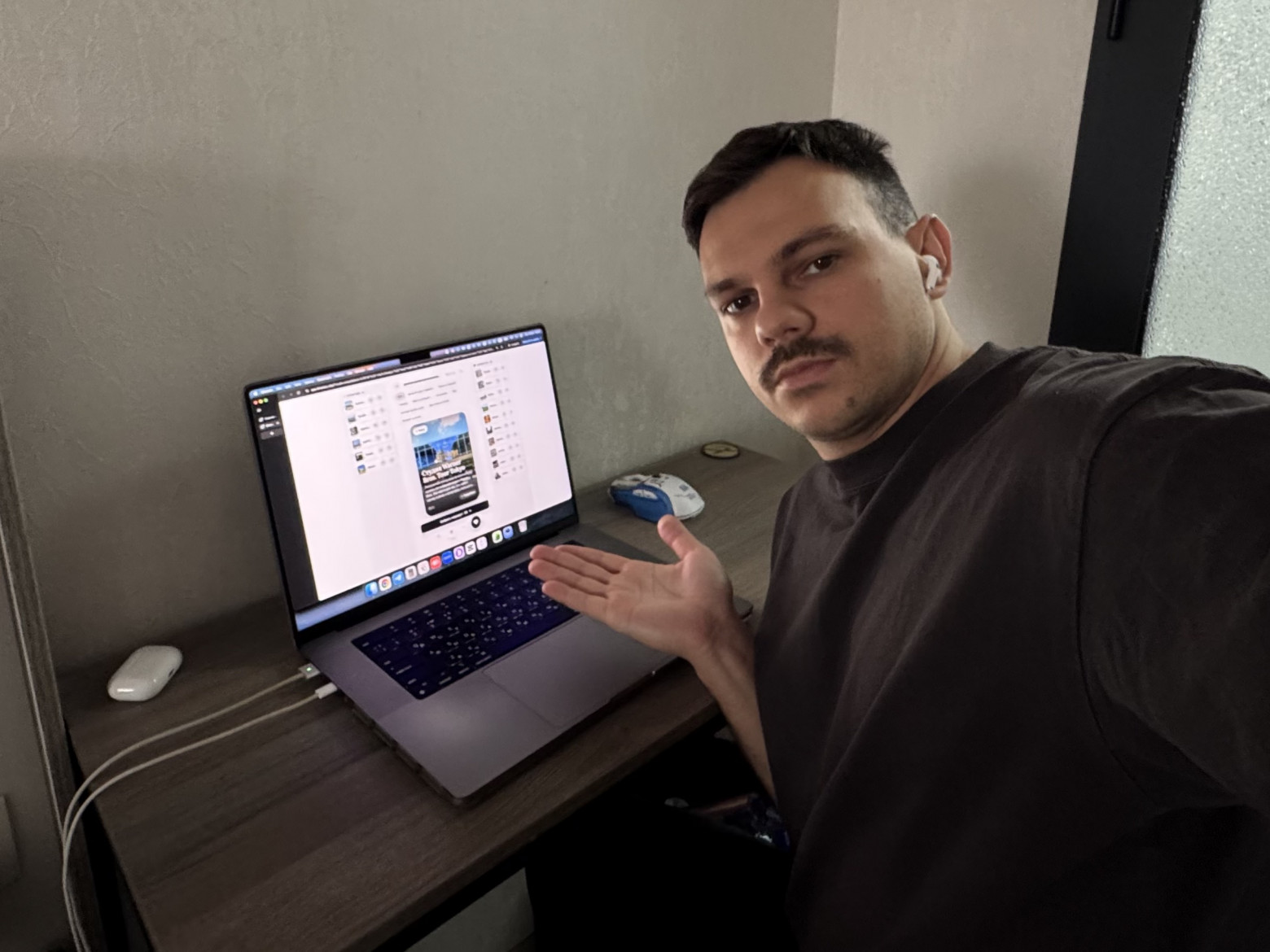 Это я где-то во Вьетнаме и очередной вечер над проектом)